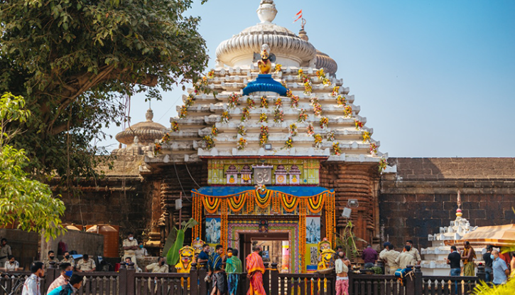 Lingaraj Temple, Bhubaneswar — 11th-century Kalinga architecture in the temple city of Odisha