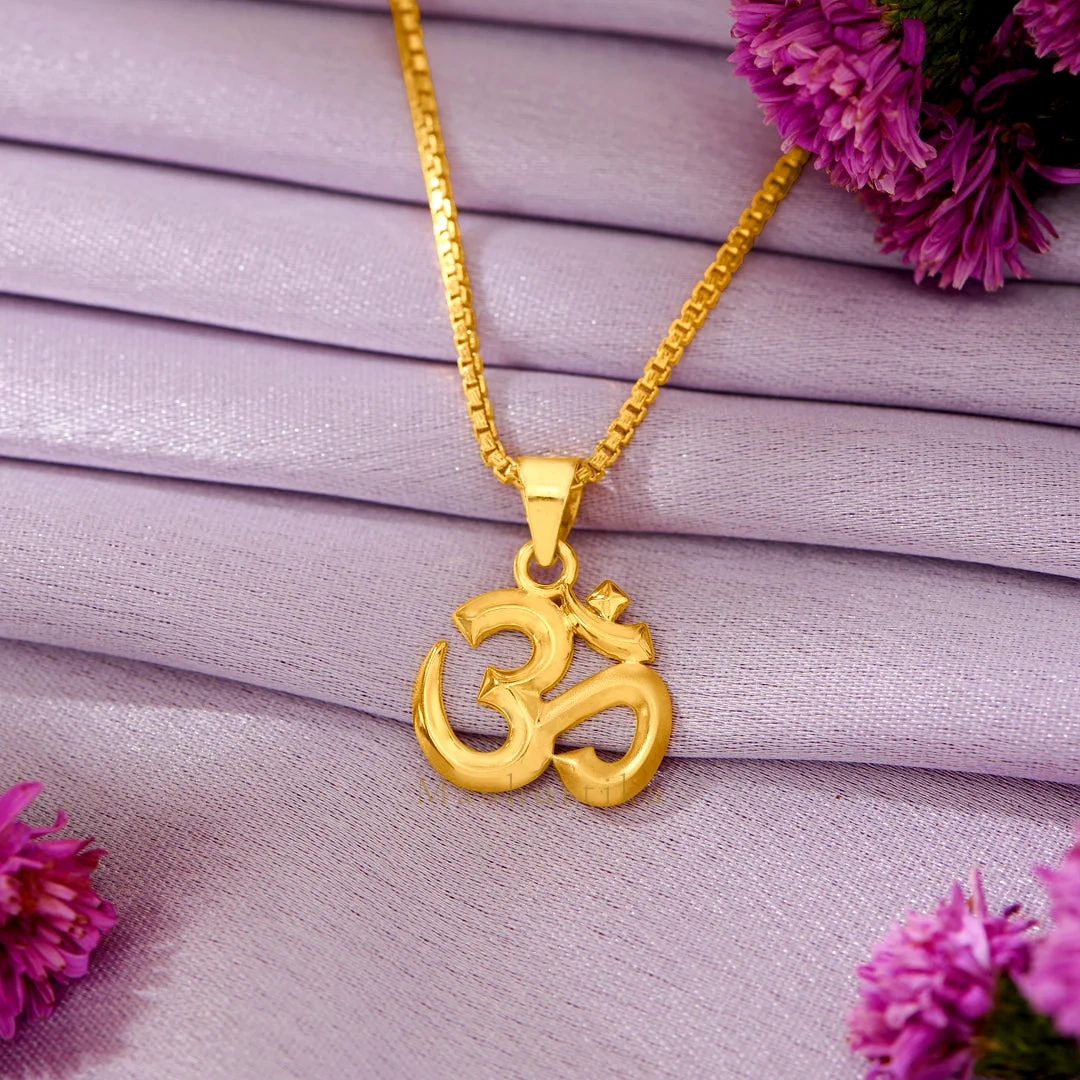 Pranava Om 22K Gold Pendant – Classic Devotional Design