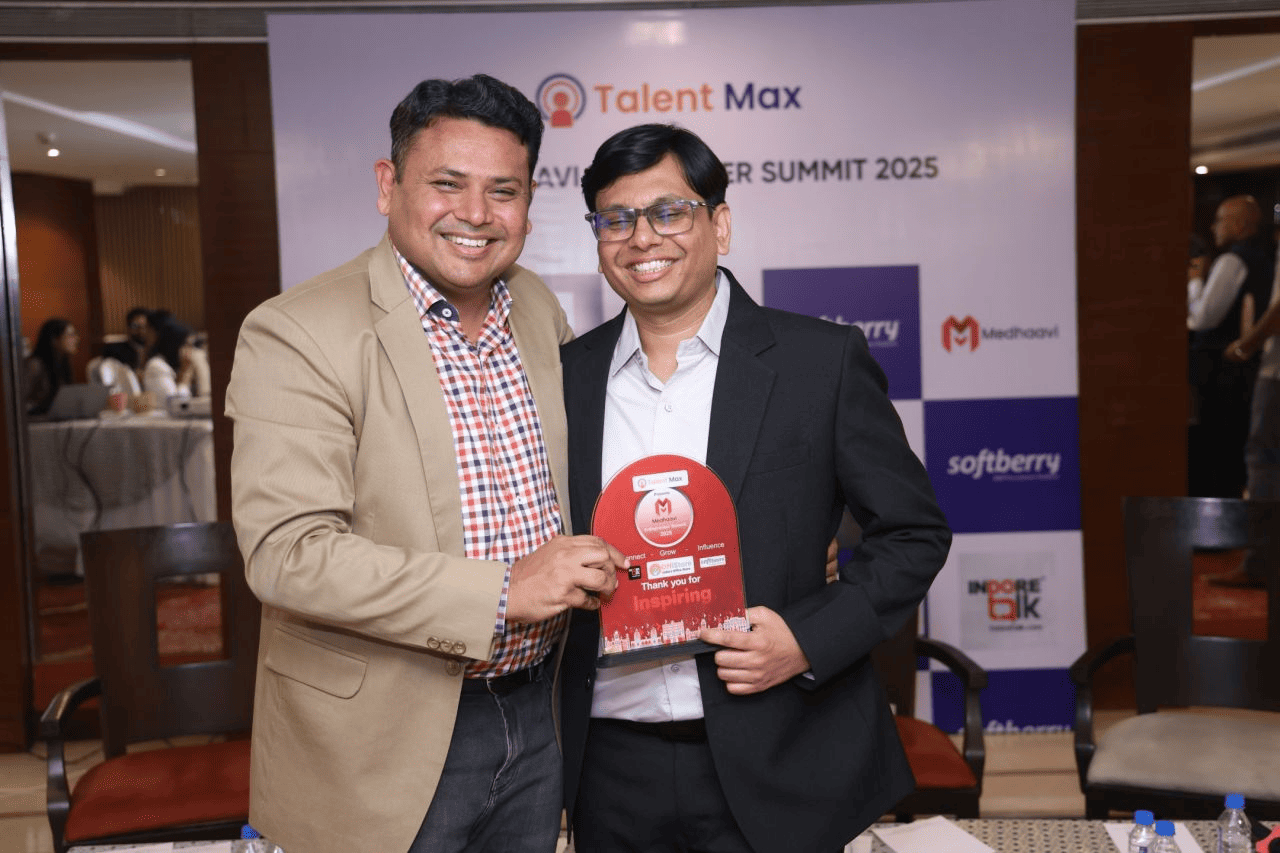 Ishan Mishra receiving Inspiring award at Talent Max 2025